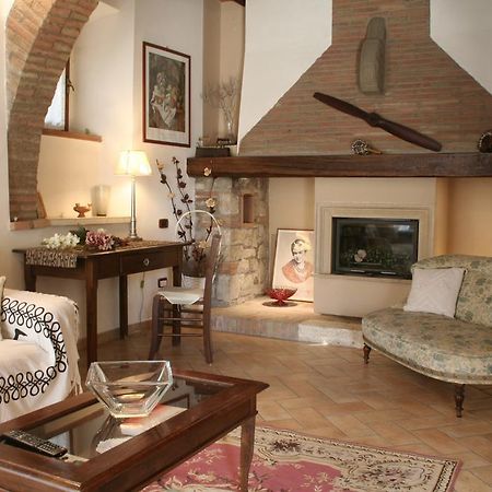 Апартаменты Borgo Medioevale Тоди Экстерьер фото