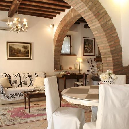 Апартаменты Borgo Medioevale Тоди Экстерьер фото